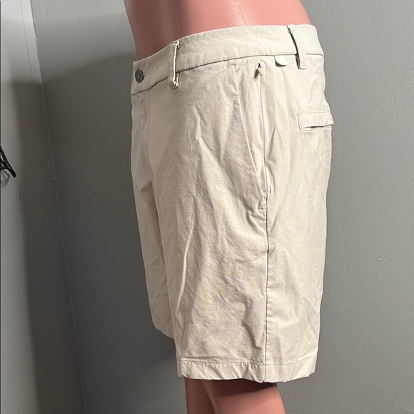 lululemon athletica Men's Beige Shorts - Picture 1 of 5